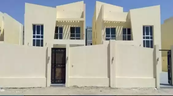 yerleşim Hazır Mülk 6 Yatak Odası U/F Müstakil Villa  kiralık içinde Al Sadd , Doha #8132 - 1  image 